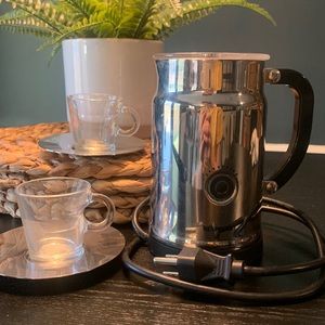 Nespresso Milk Frother + 2 Espresso cups and saucers